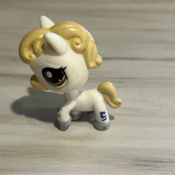 ⭐️ Littlest Pet Shop Authentic # 1709 White Blonde Horse Polka Dots Brown Eyes - Picture 2 of 5